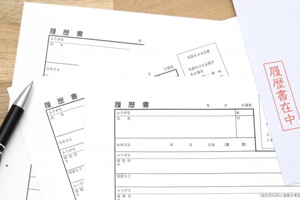 沢山並んだ履歴書