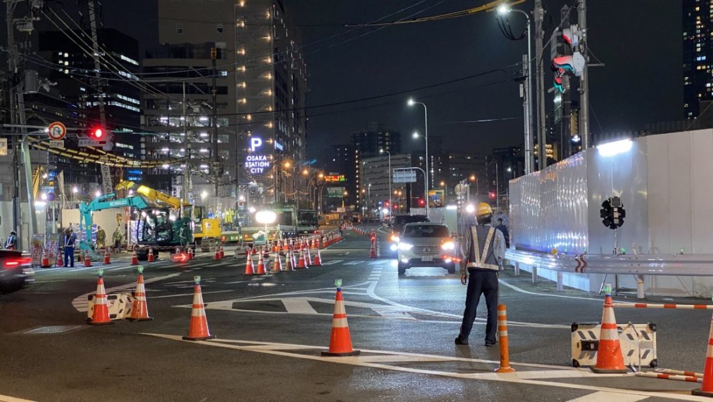 夜間の工事現場