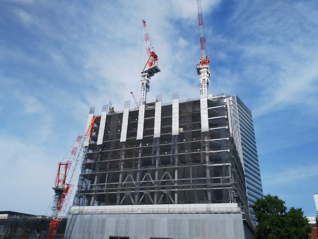工事中のビル