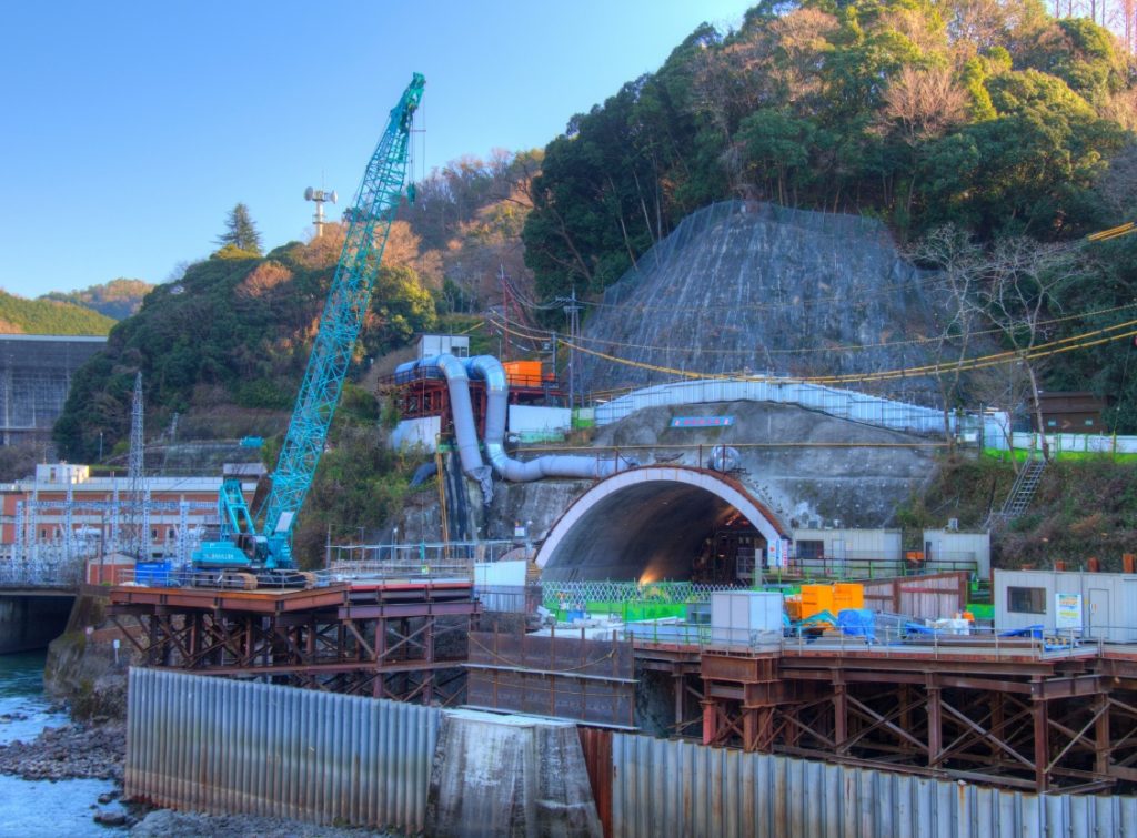 トンネル外側の工事